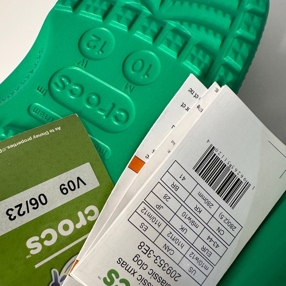 Mickey Mouse & Friends Holiday Christmas CROCS Shoes Disney Mens 10 / women’s 12 - Picture 14 of 16